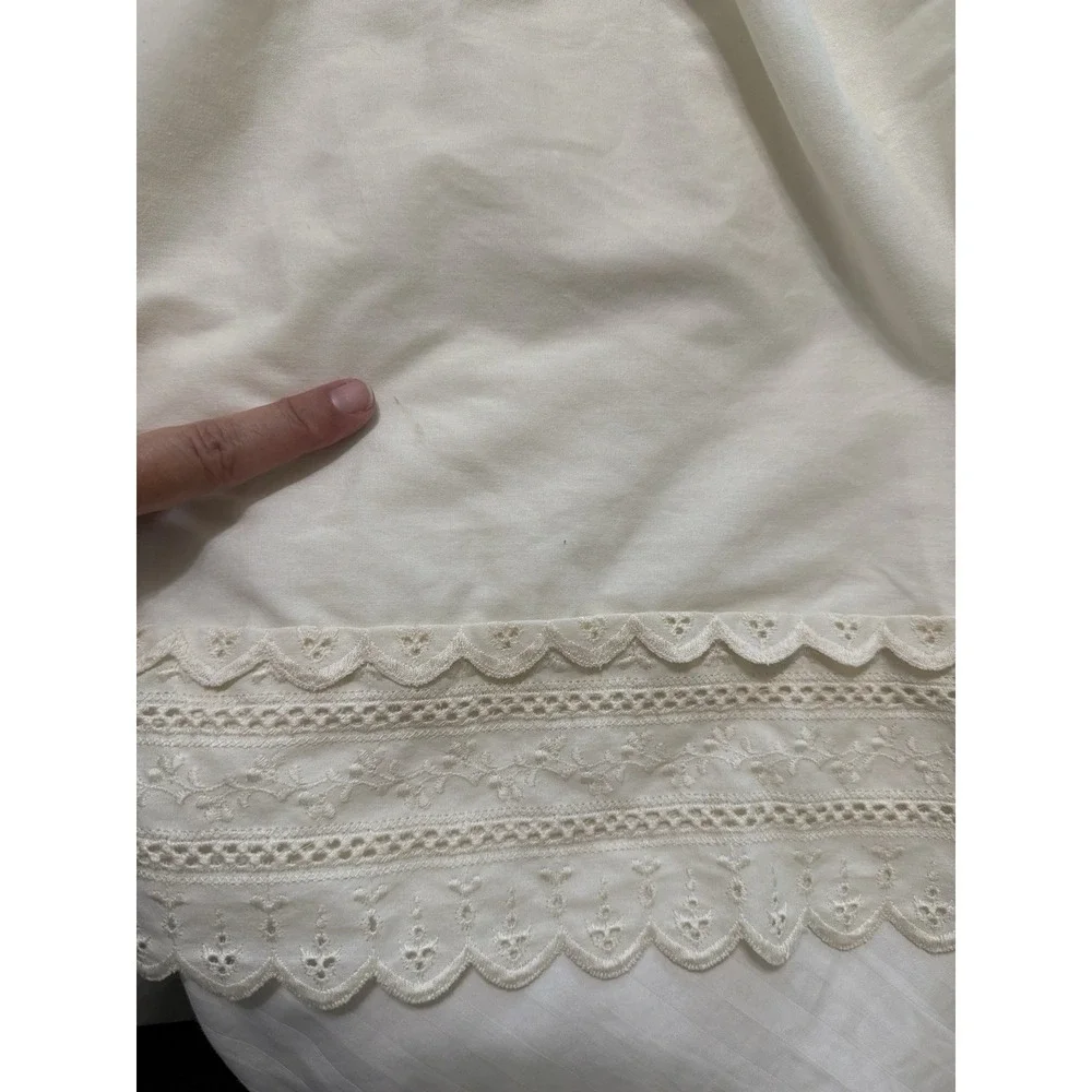 Vtg Twin Bedskirt Ruffle Eyelet Lace Embroidered Cream Cottage Farmhouse Flaws